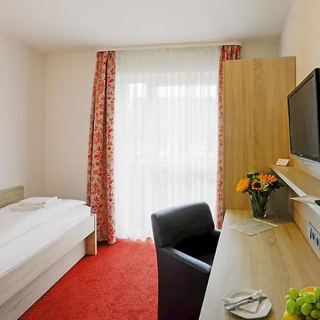 Lindenhof Hotel 3*