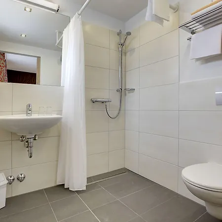 Lindenhof Отель Osterspai